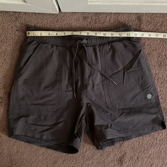 Gray shorts - Picture 2 of 4